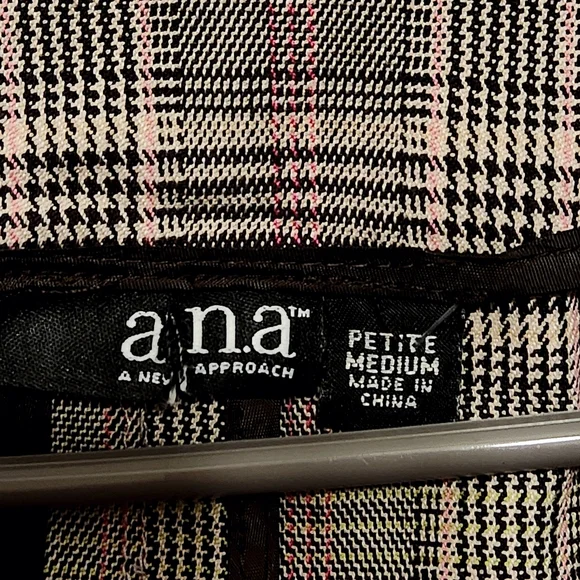 Ana Plaid Vest - Picture 5 of 9